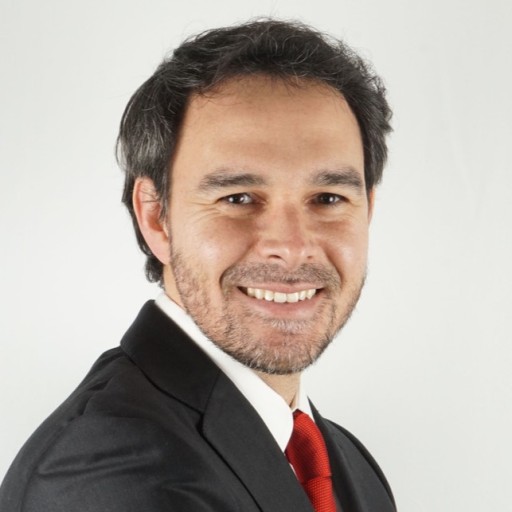 Dr. Carlos Becerra Martín